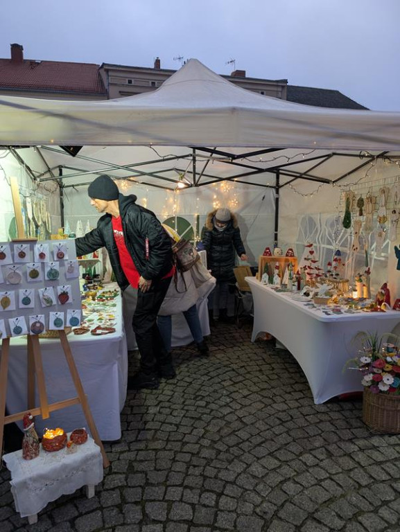 Klimatycznie na rynku w Tarnowskich Górach. Ruszył jarmark!