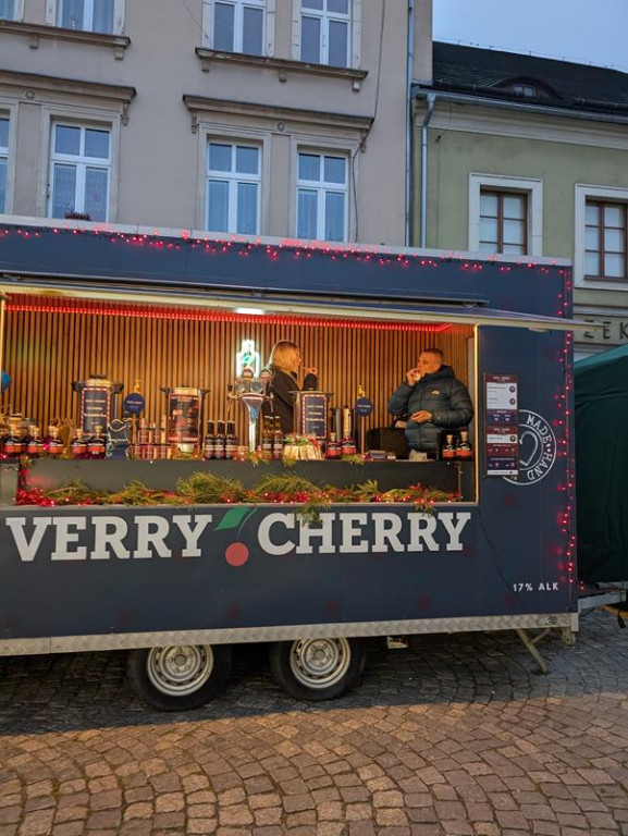 Klimatycznie na rynku w Tarnowskich Górach. Ruszył jarmark!