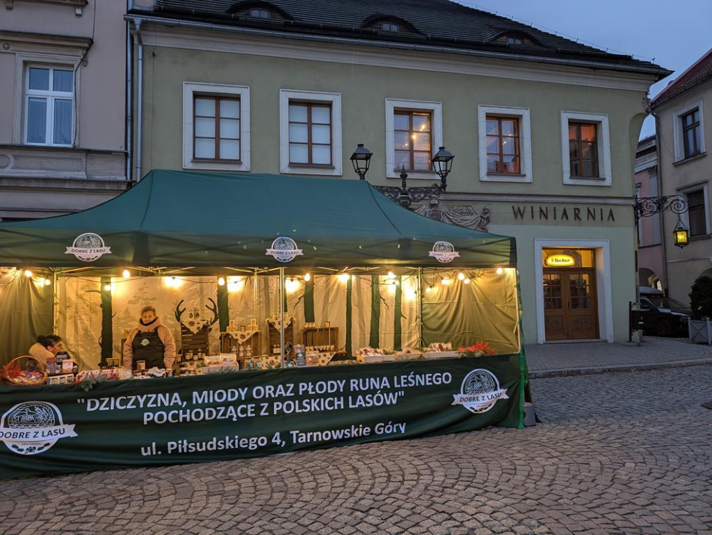 Klimatycznie na rynku w Tarnowskich Górach. Ruszył jarmark!