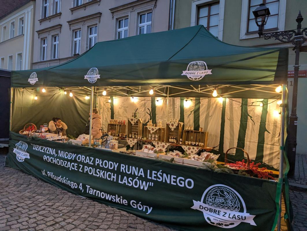 Klimatycznie na rynku w Tarnowskich Górach. Ruszył jarmark!