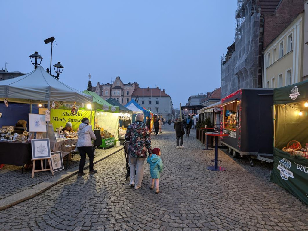 Klimatycznie na rynku w Tarnowskich Górach. Ruszył jarmark!