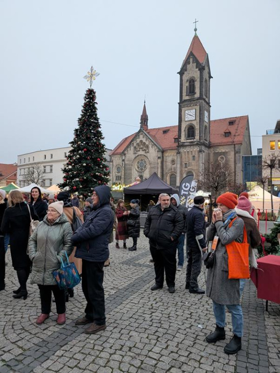 Klimatycznie na rynku w Tarnowskich Górach. Ruszył jarmark!
