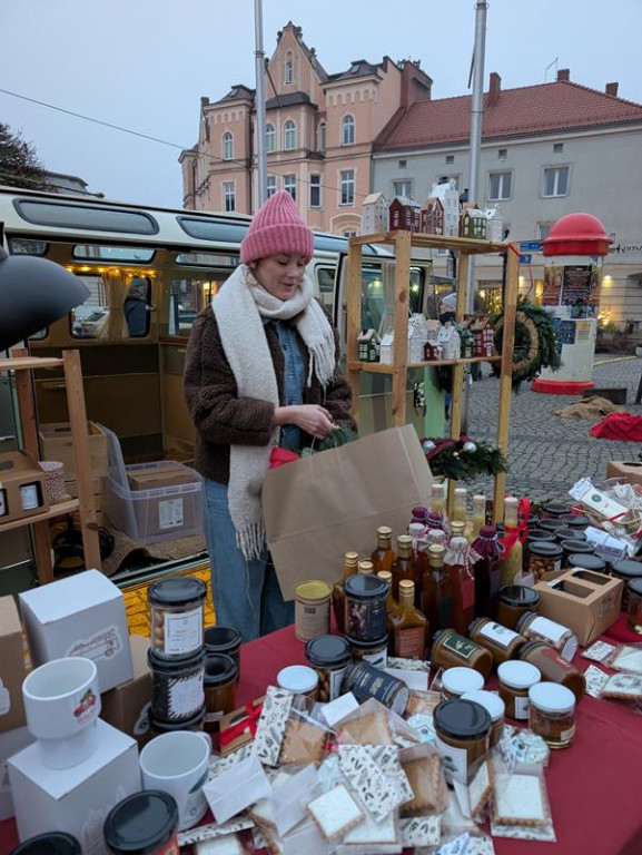 Klimatycznie na rynku w Tarnowskich Górach. Ruszył jarmark!