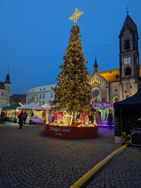 Klimatycznie na rynku w Tarnowskich Górach. Ruszył jarmark!