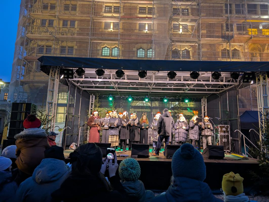 Klimatycznie na rynku w Tarnowskich Górach. Ruszył jarmark!