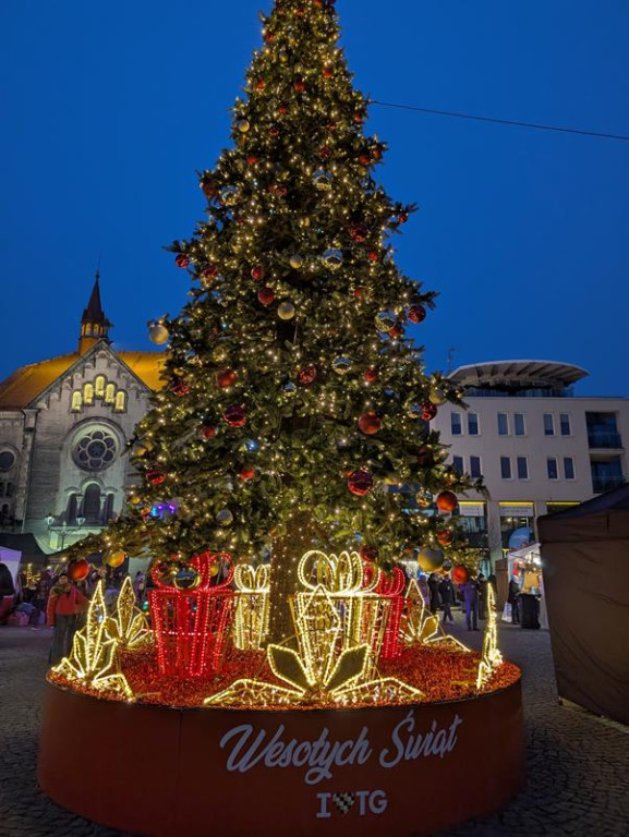 Klimatycznie na rynku w Tarnowskich Górach. Ruszył jarmark!
