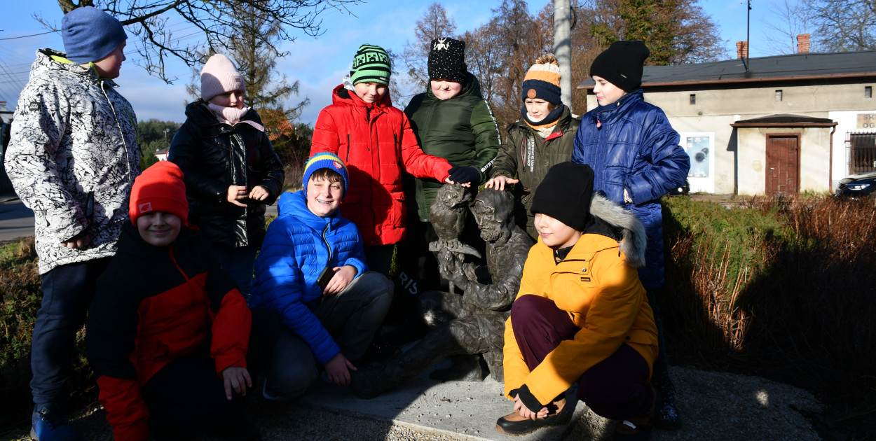 Trzynasta rzeźba gwarka odsłonięta