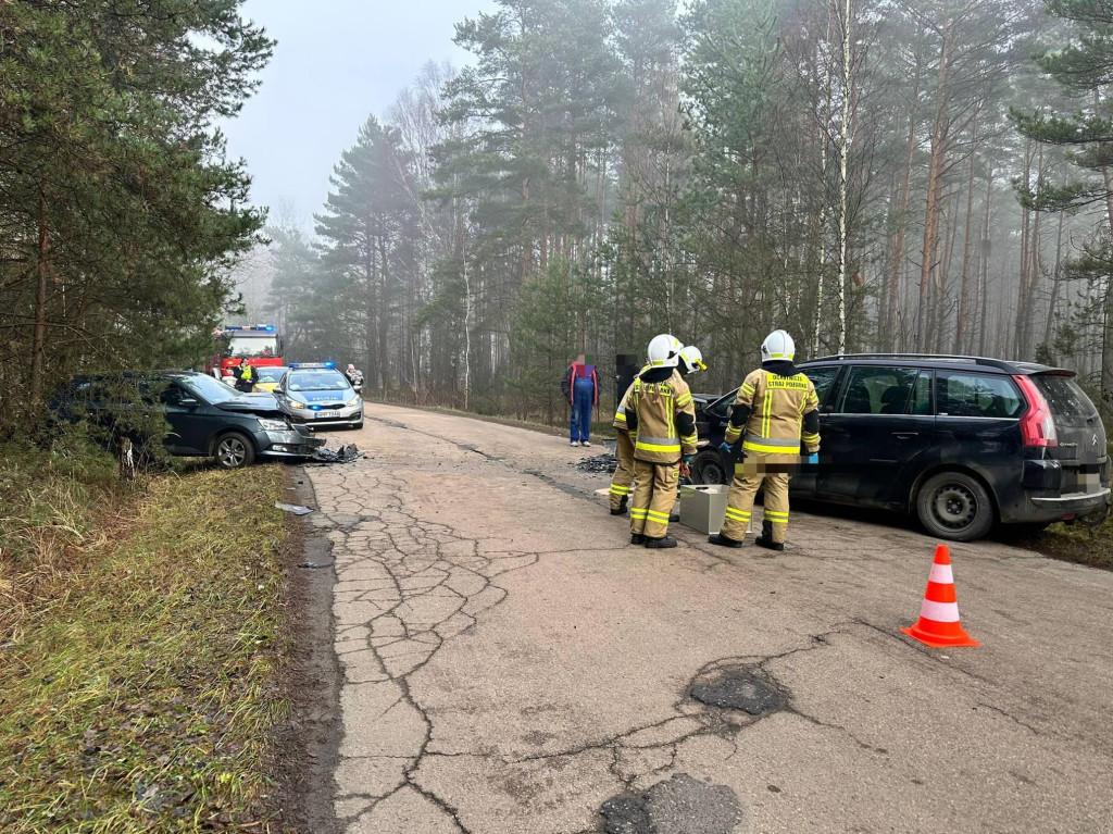 Zderzenie osobówek na ul. Głównej. Utrudnienia w ruchu