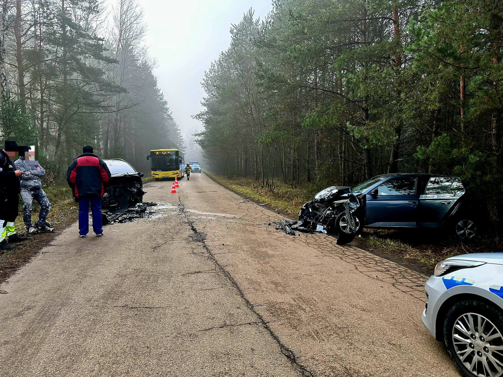 Zderzenie osobówek na ul. Głównej. Utrudnienia w ruchu