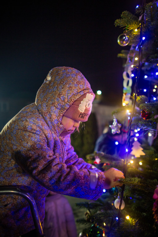 Choinka na skwerze. Ozdobili ją mieszkańcy Orzecha