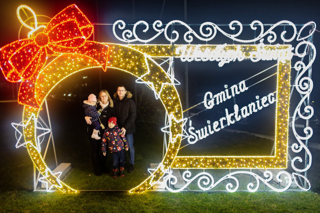 Choinka na skwerze. Ozdobili ją mieszkańcy Orzecha