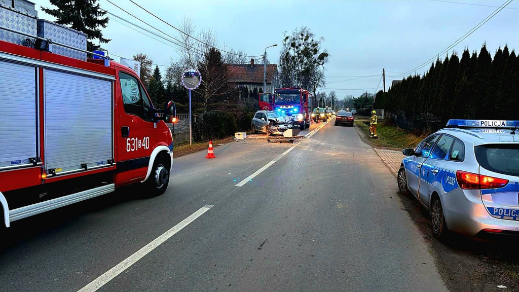 Zderzenie osobówki z ciężarówką