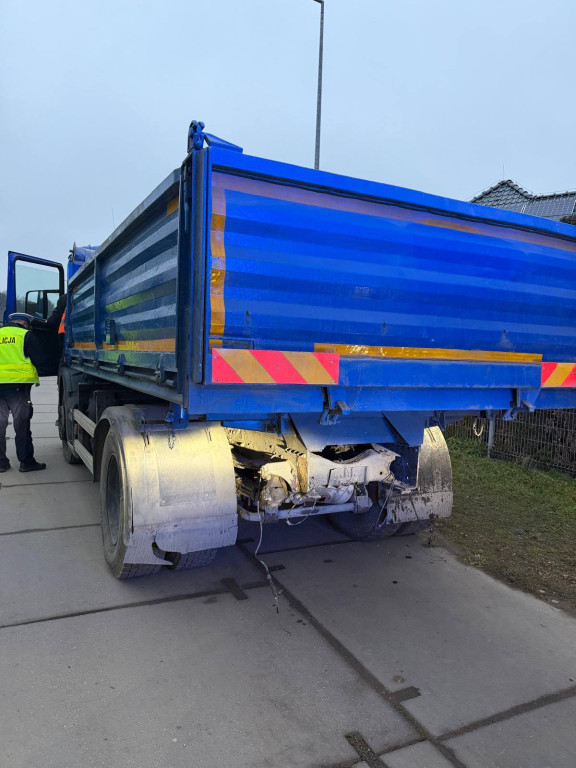 Zderzenie osobówki z ciężarówką