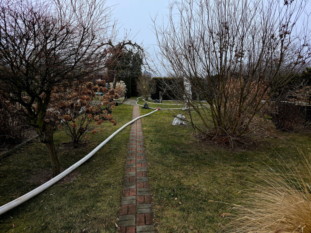 Pożar altany na ogródkach działkowych przy Opatowickiej