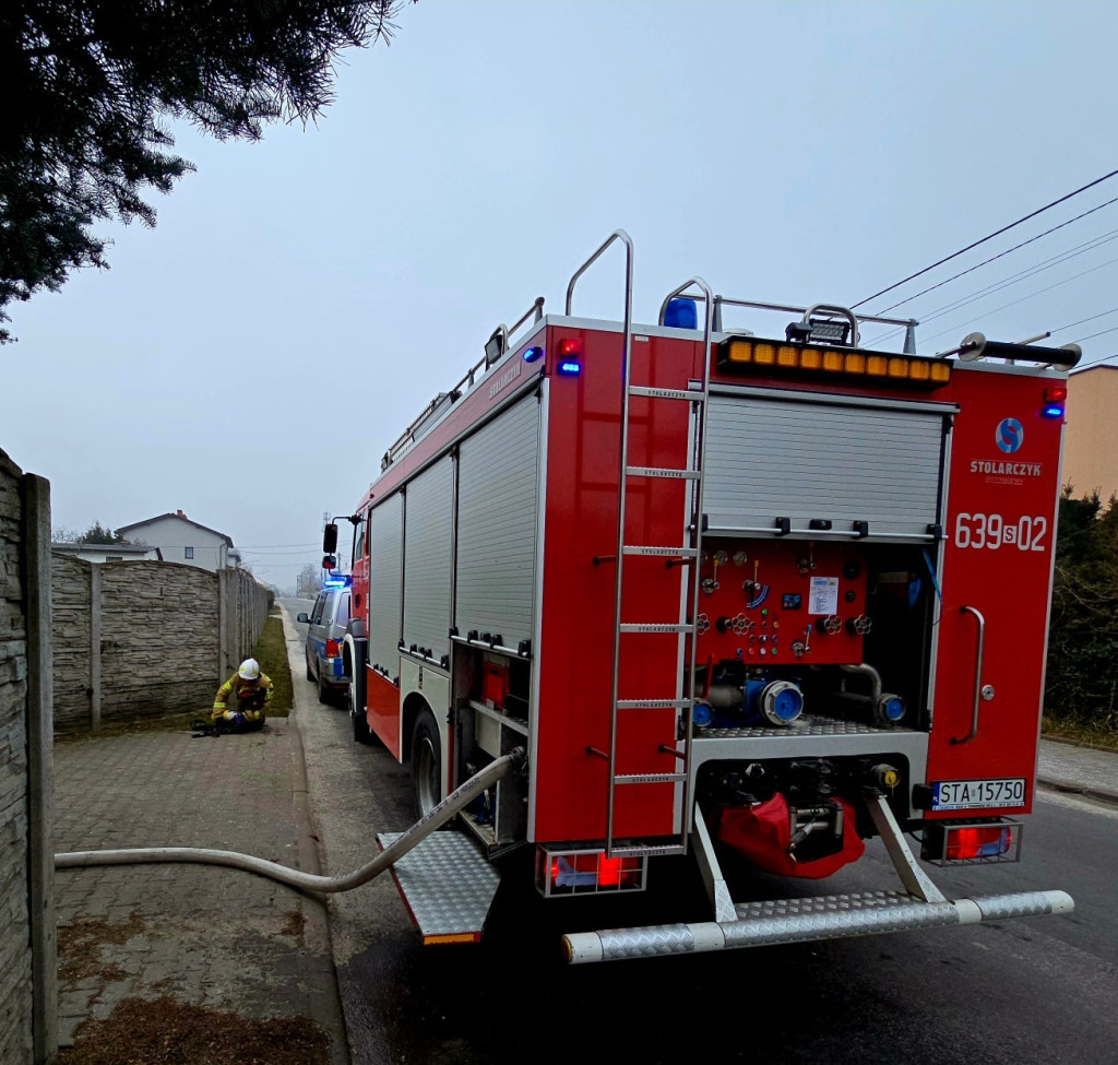 Pożar altany na ogródkach działkowych przy Opatowickiej