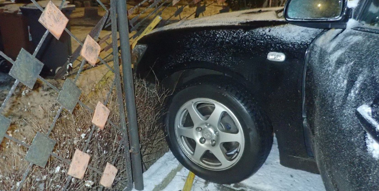 Tarnowskie Góry. Ślisko na drogach. 22-latka...