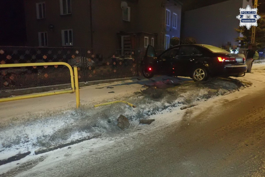 Tarnowskie Góry. Ślisko na drogach. 22-latka...