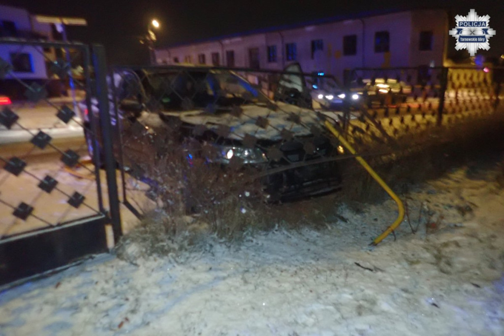 Tarnowskie Góry. Ślisko na drogach. 22-latka...