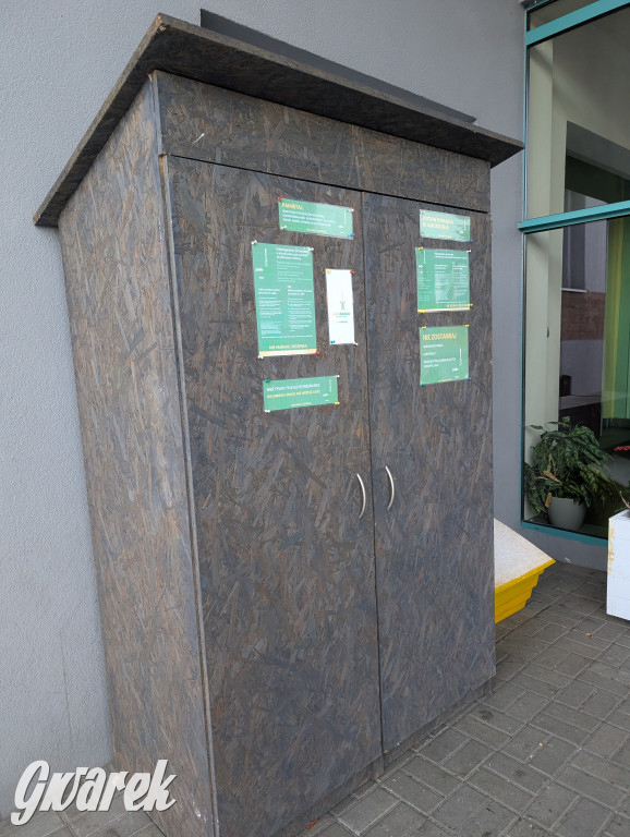 Mała lodówka, ważna idea. Można się częstować