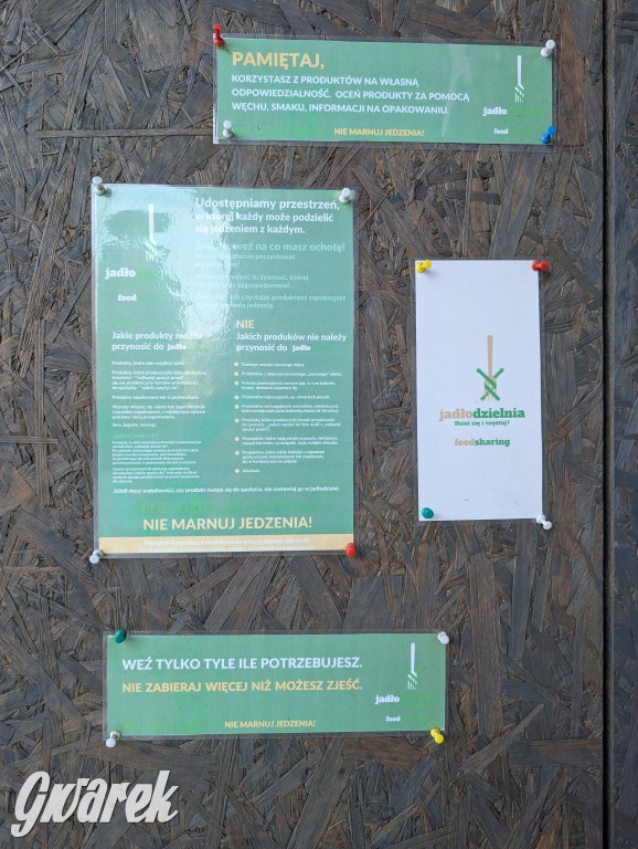 Mała lodówka, ważna idea. Można się częstować