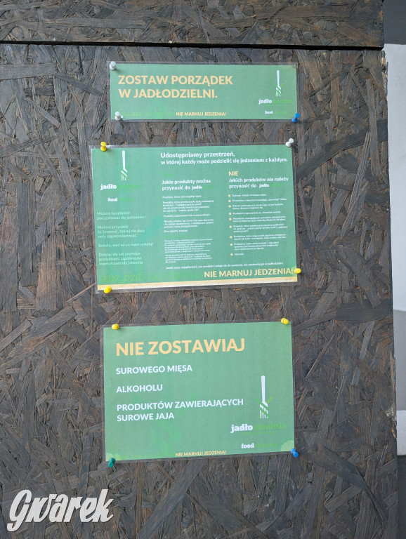 Mała lodówka, ważna idea. Można się częstować