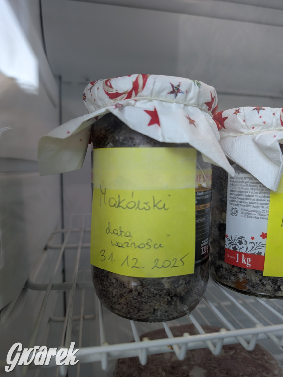 Mała lodówka, ważna idea. Można się częstować