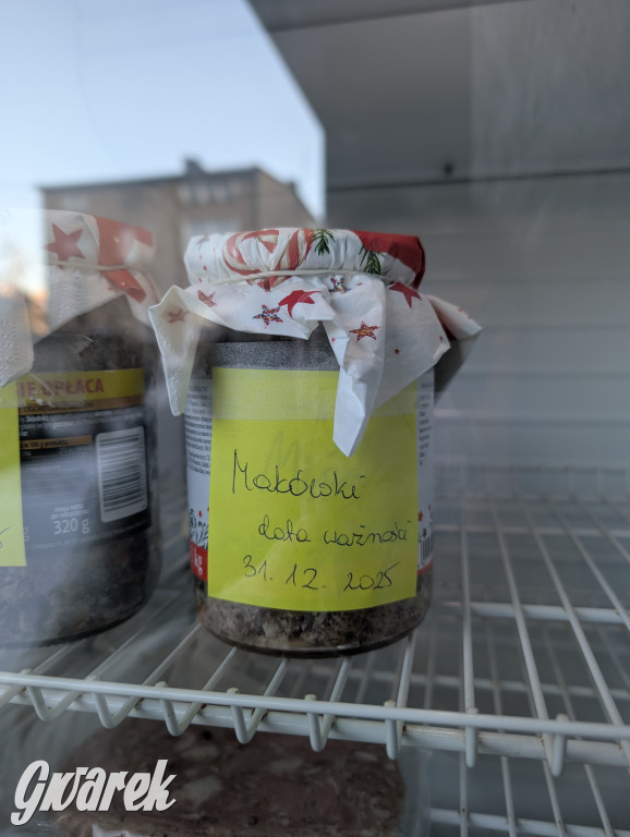 Mała lodówka, ważna idea. Można się częstować