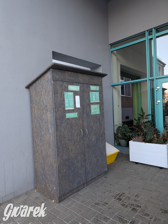 Mała lodówka, ważna idea. Można się częstować