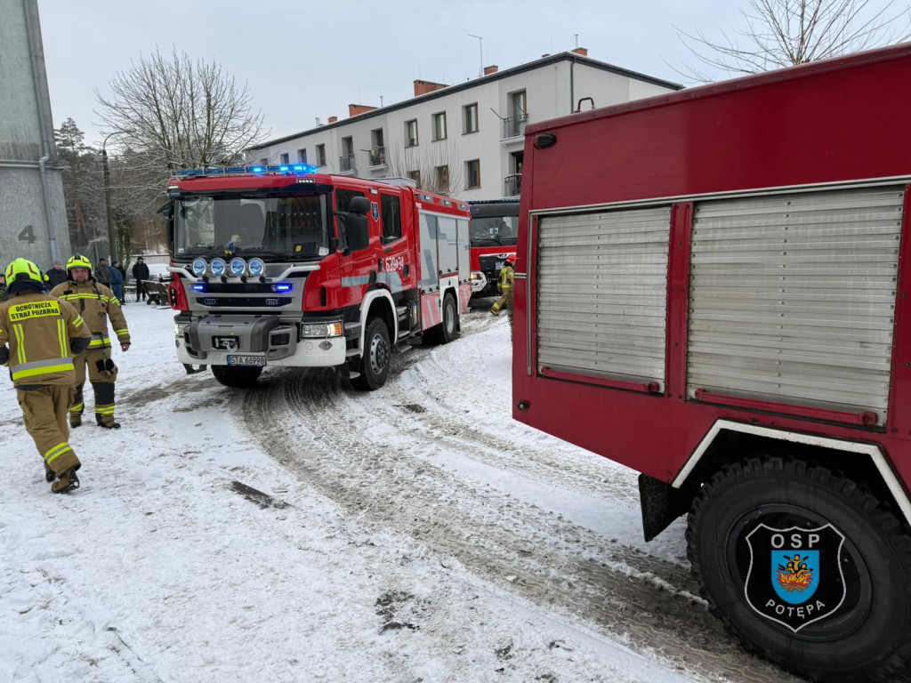 Gaz i 6 strażackich zastępów w akcji