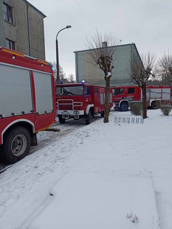 Gaz i 6 strażackich zastępów w akcji