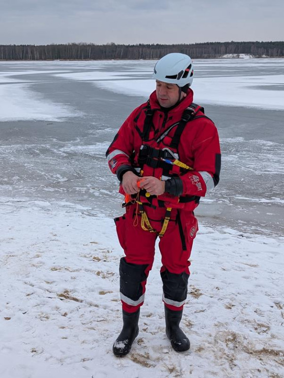 Zalew Nakło-Chechło. Gdy lód pęka. Ratownicy w akcji