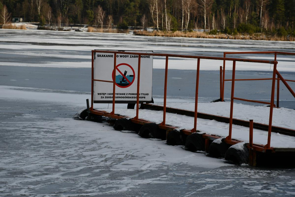 Zalew Nakło-Chechło. Gdy lód pęka. Ratownicy w akcji