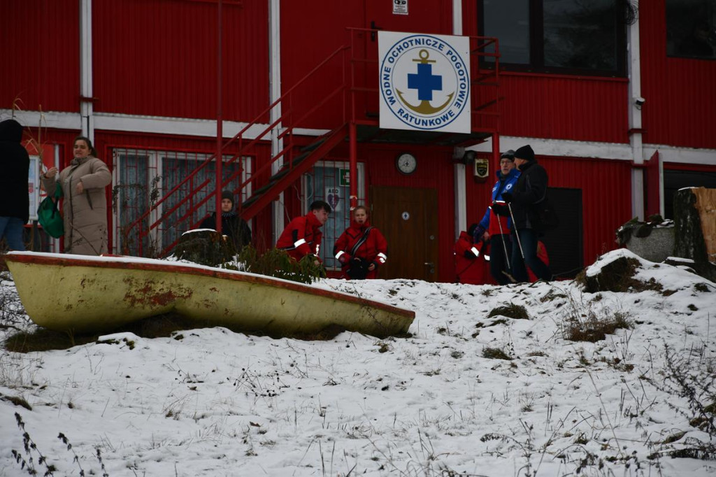 Zalew Nakło-Chechło. Gdy lód pęka. Ratownicy w akcji