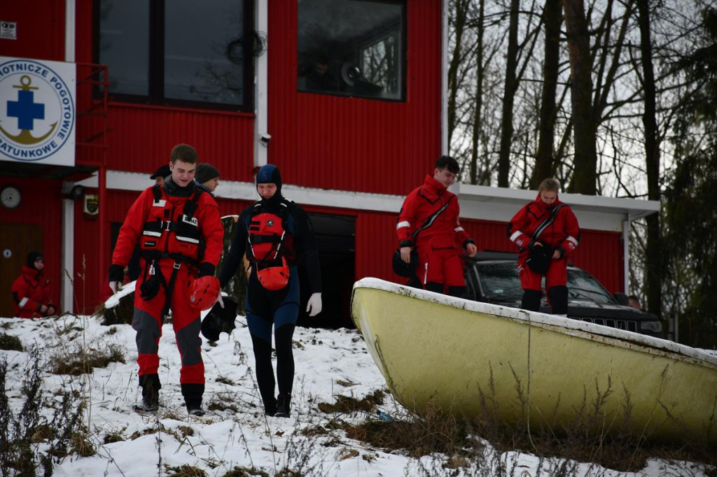 Zalew Nakło-Chechło. Gdy lód pęka. Ratownicy w akcji