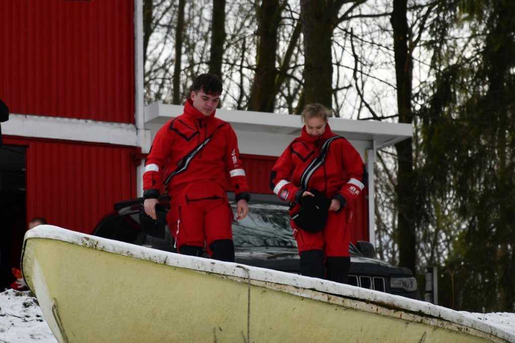 Zalew Nakło-Chechło. Gdy lód pęka. Ratownicy w akcji
