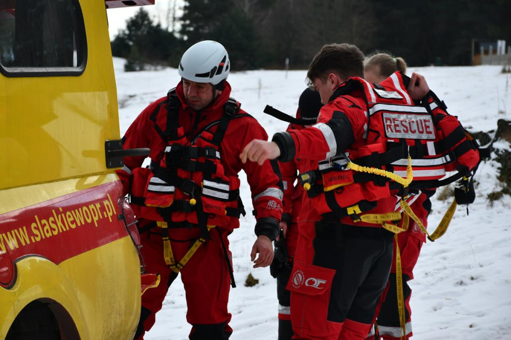 Zalew Nakło-Chechło. Gdy lód pęka. Ratownicy w akcji