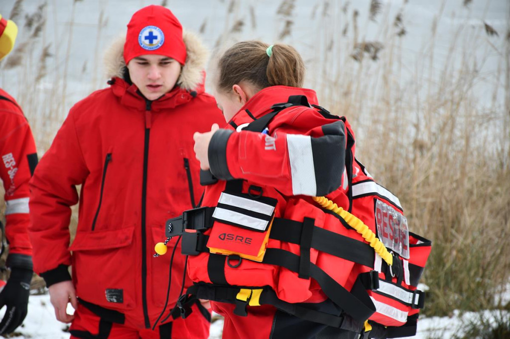 Zalew Nakło-Chechło. Gdy lód pęka. Ratownicy w akcji