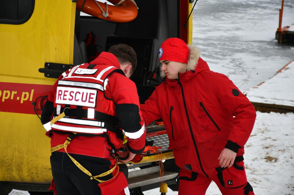 Zalew Nakło-Chechło. Gdy lód pęka. Ratownicy w akcji