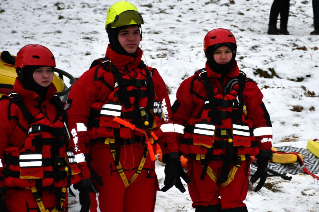 Zalew Nakło-Chechło. Gdy lód pęka. Ratownicy w akcji