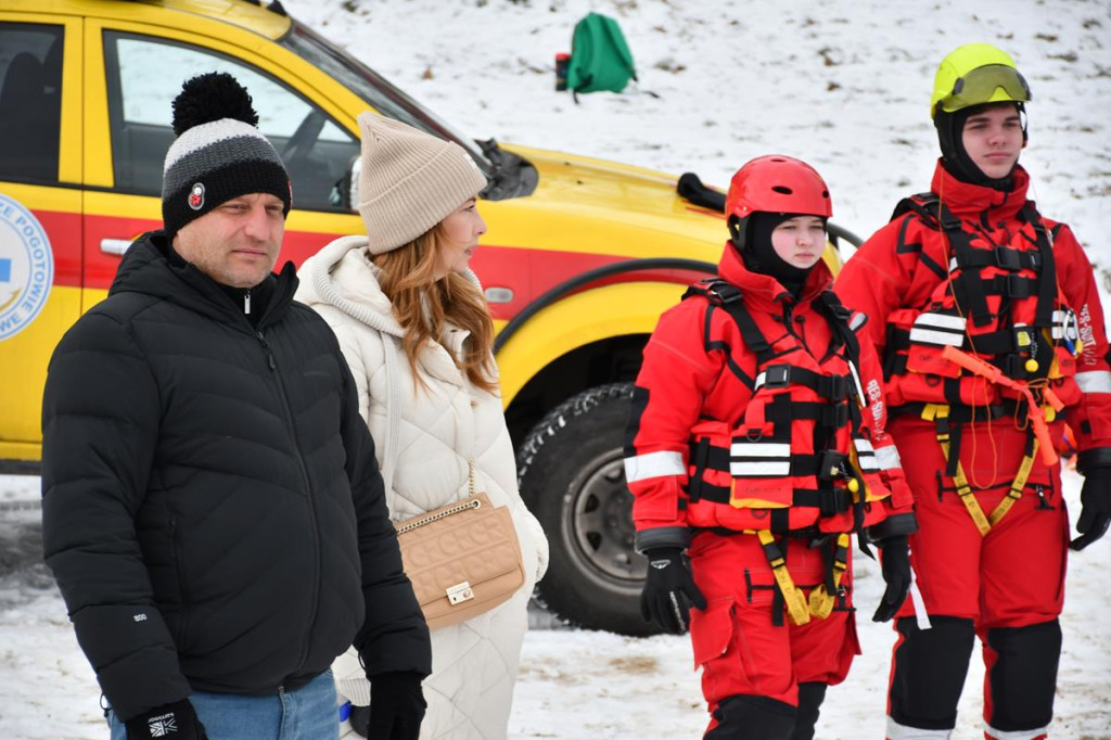 Zalew Nakło-Chechło. Gdy lód pęka. Ratownicy w akcji