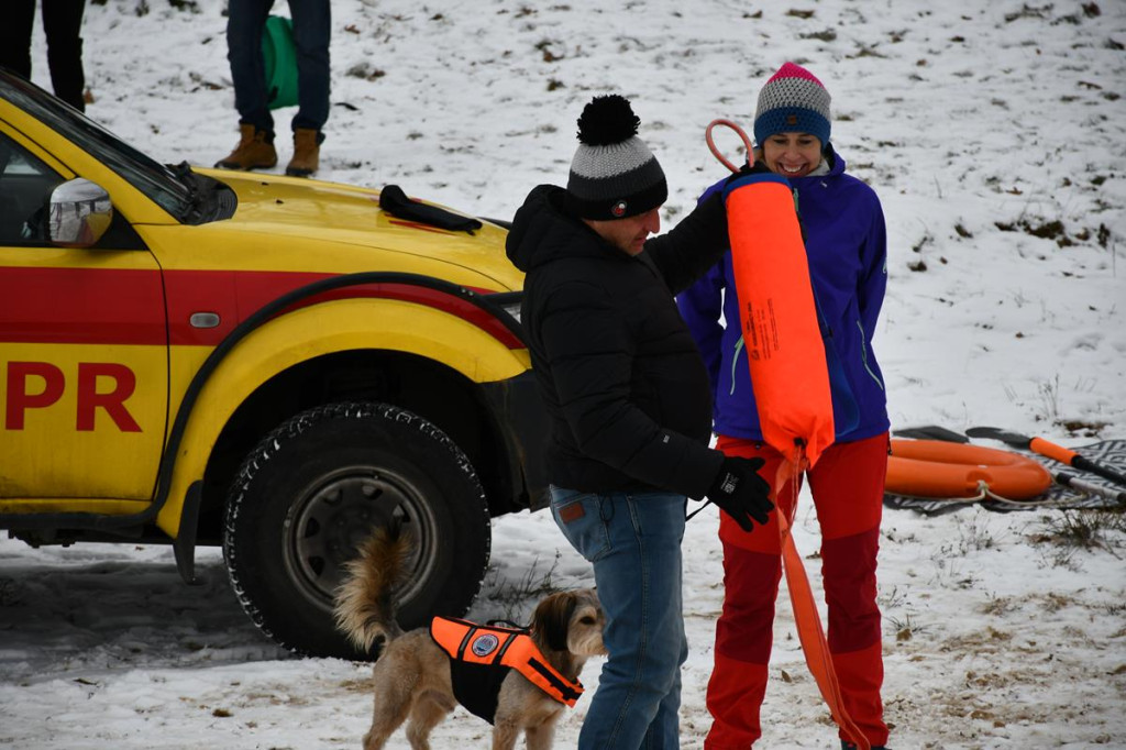 Zalew Nakło-Chechło. Gdy lód pęka. Ratownicy w akcji