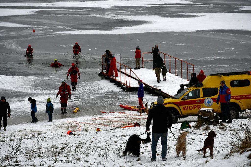 Zalew Nakło-Chechło. Gdy lód pęka. Ratownicy w akcji