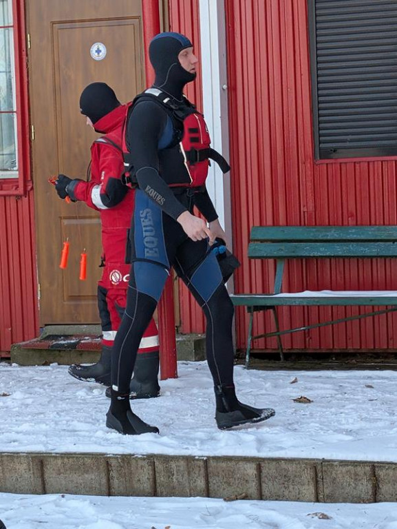 Zalew Nakło-Chechło. Gdy lód pęka. Ratownicy w akcji