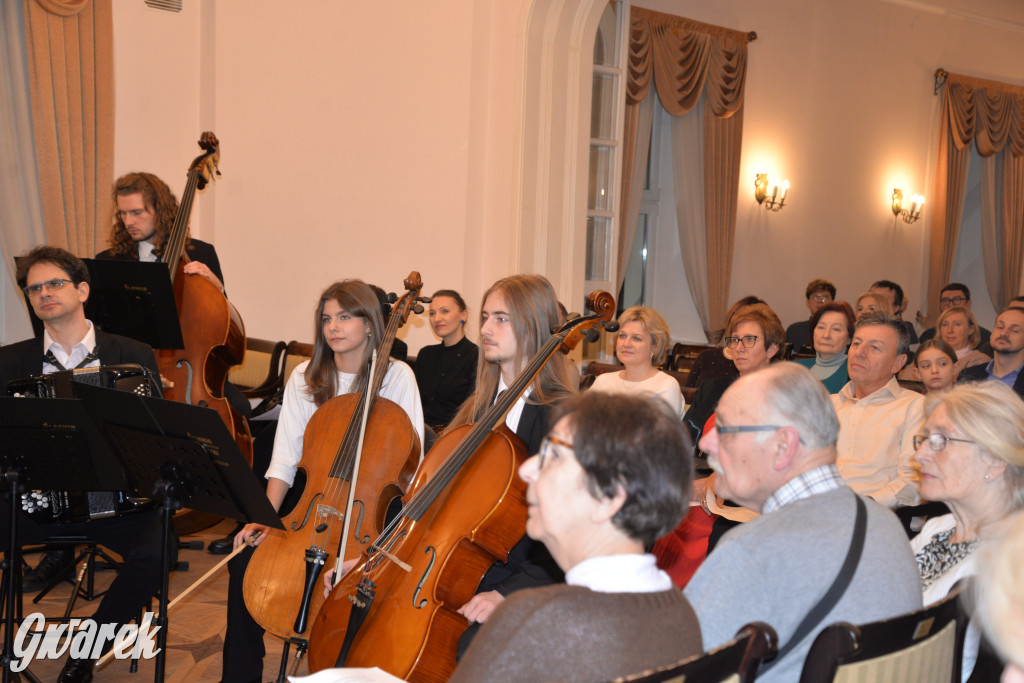 Śląskie Smyki i chór publiczności. Maraton kolędowania