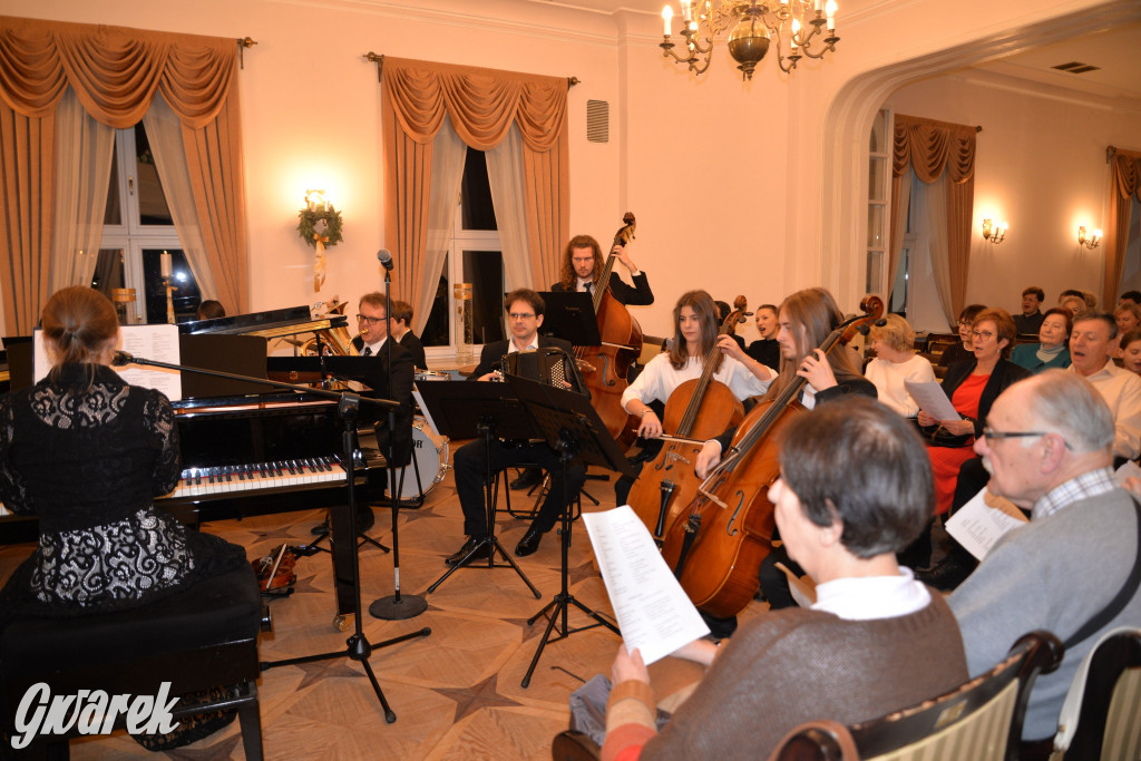 Śląskie Smyki i chór publiczności. Maraton kolędowania