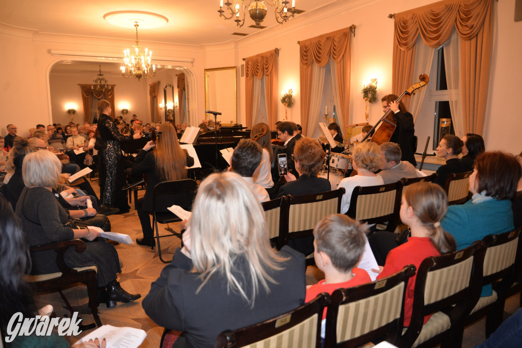 Śląskie Smyki i chór publiczności. Maraton kolędowania