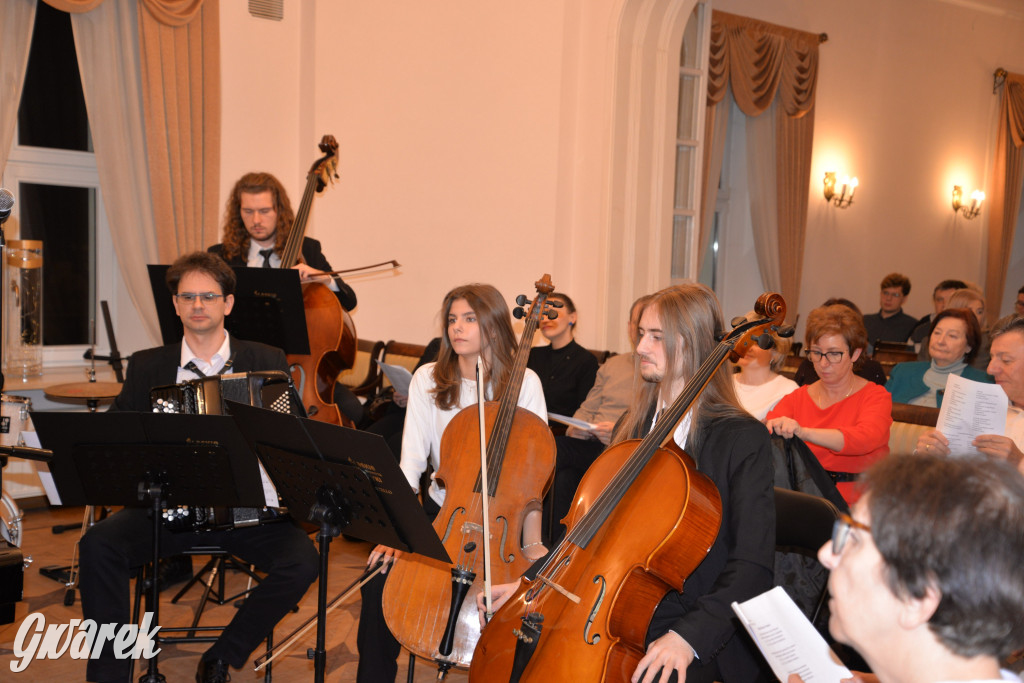 Śląskie Smyki i chór publiczności. Maraton kolędowania