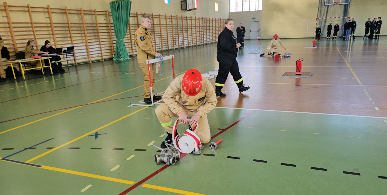 Młodzi druhowie i druhny w akcji