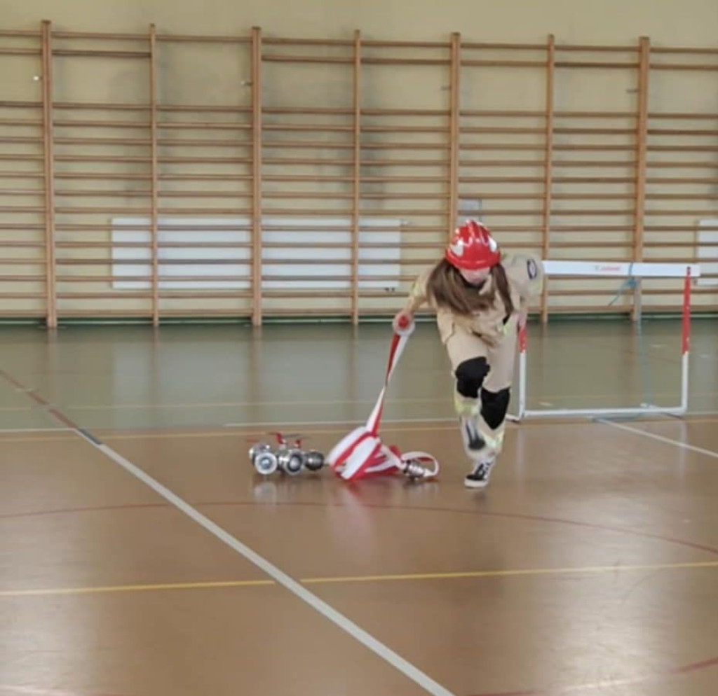 Młodzi druhowie i druhny w akcji