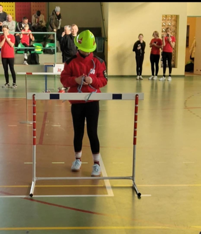 Młodzi druhowie i druhny w akcji